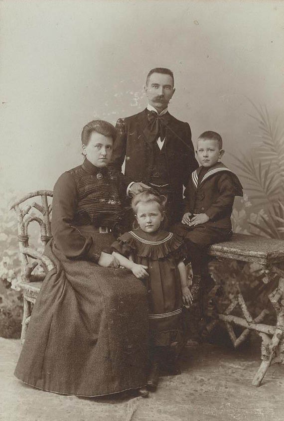 Opa, Oma, Gottfried & Annie (Zus).jpg
